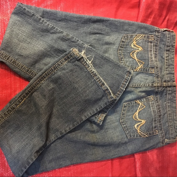 Woman’s rue21 jeans - Picture 3 of 7